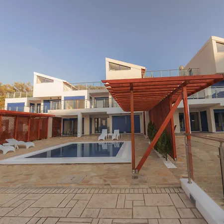 Jackson Villa Mpoukaris